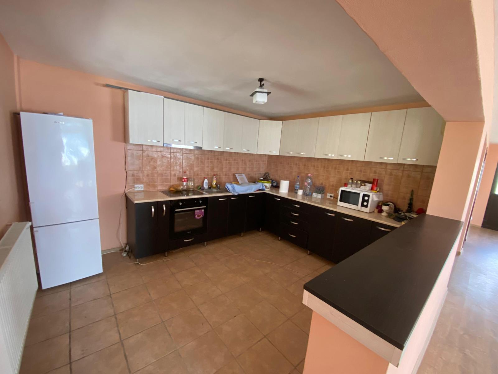 Bucătărie complet utilată pensiune